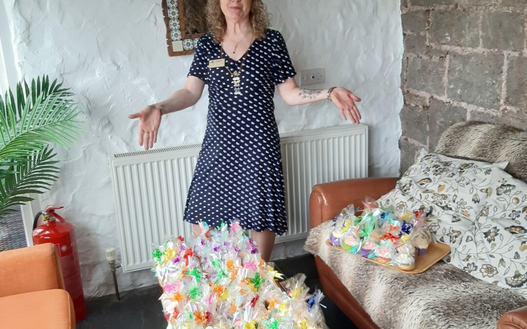 Karen from Tenby Club baked 100 cup cakes