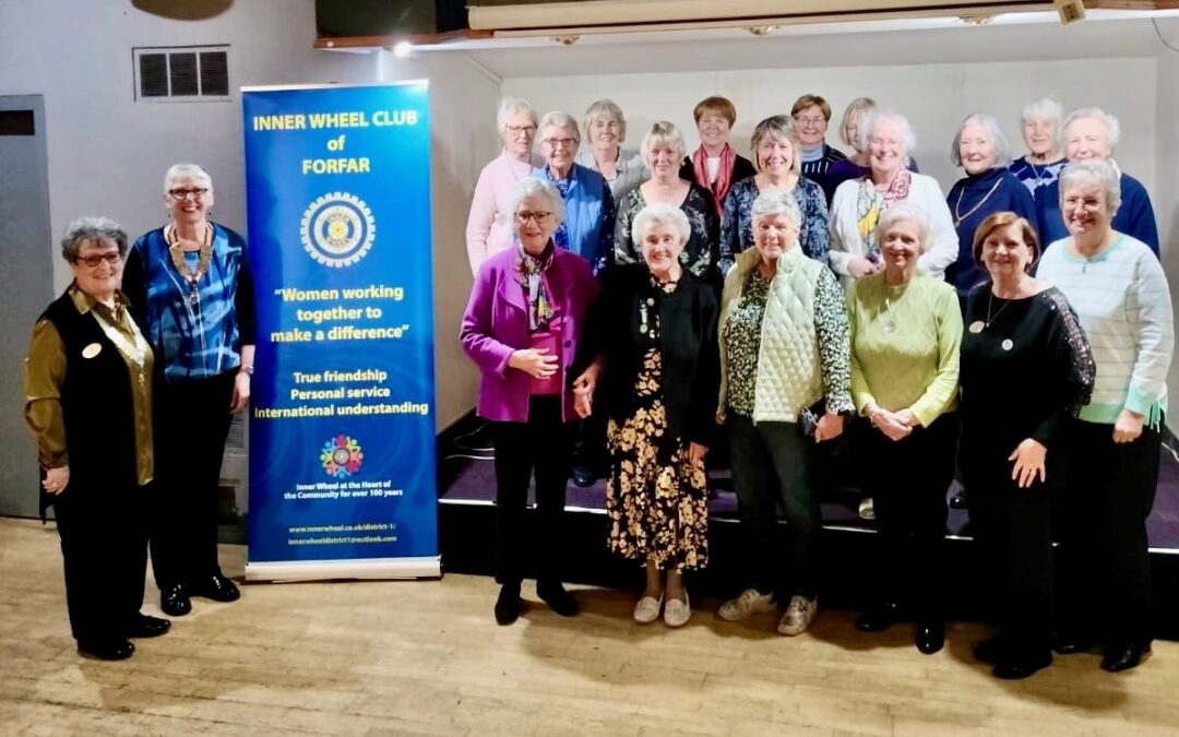 D1 Forfar Club – DC Jean presents Banner to Club