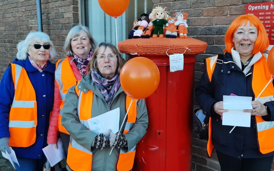 D5 IW Sandbach Orange the World Post Box Topper