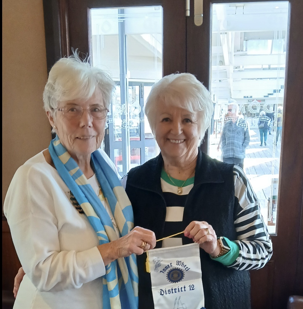 D12 – Eastbourne Sovereign present Banner